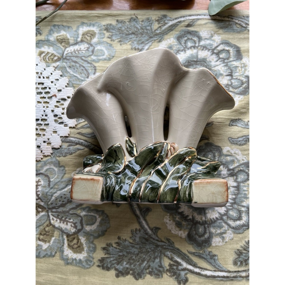 Vintage McCoy USA Triple Calla Lily Vase Planter Pottery Ivory Green Gold 1950s - Picture 3 of 12
